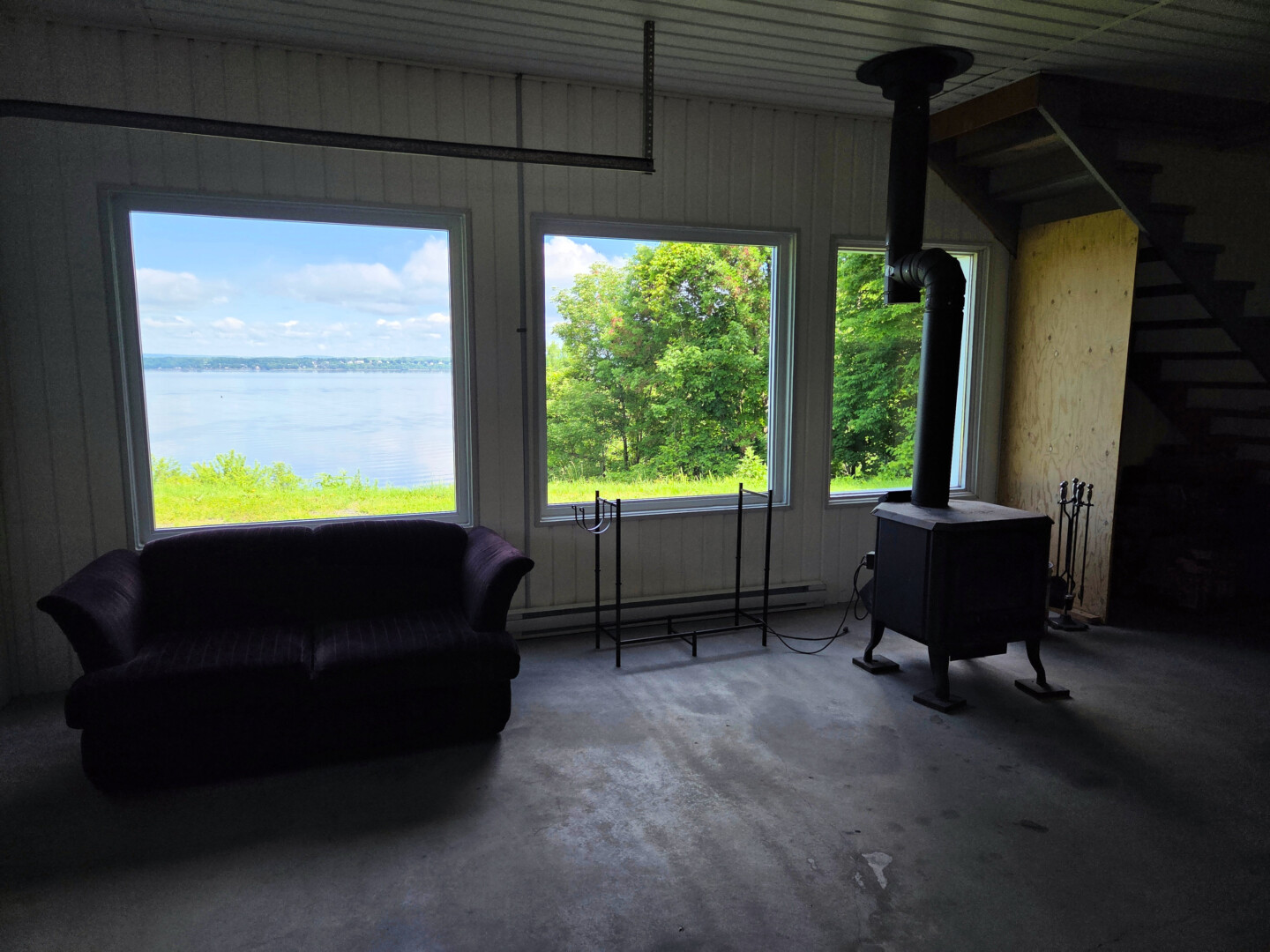 Garage avec superbe vue sur le fleuve Saint-Laurent